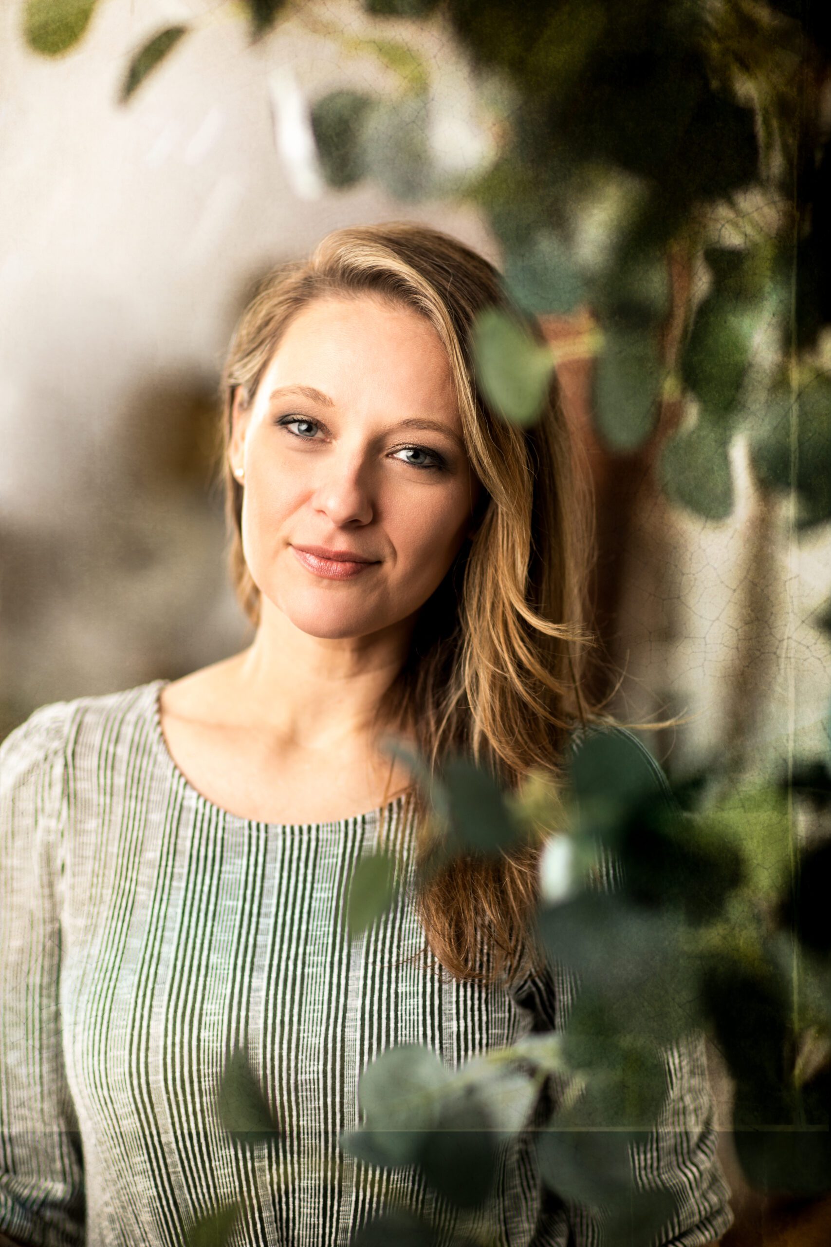 Jena Carlin Headshot-Jena Carlin Creative Agency National food and Lifestyle Photographer - 212110_Studio-BTS-Headshots-Jena Carlin_Photography-7970-8-web