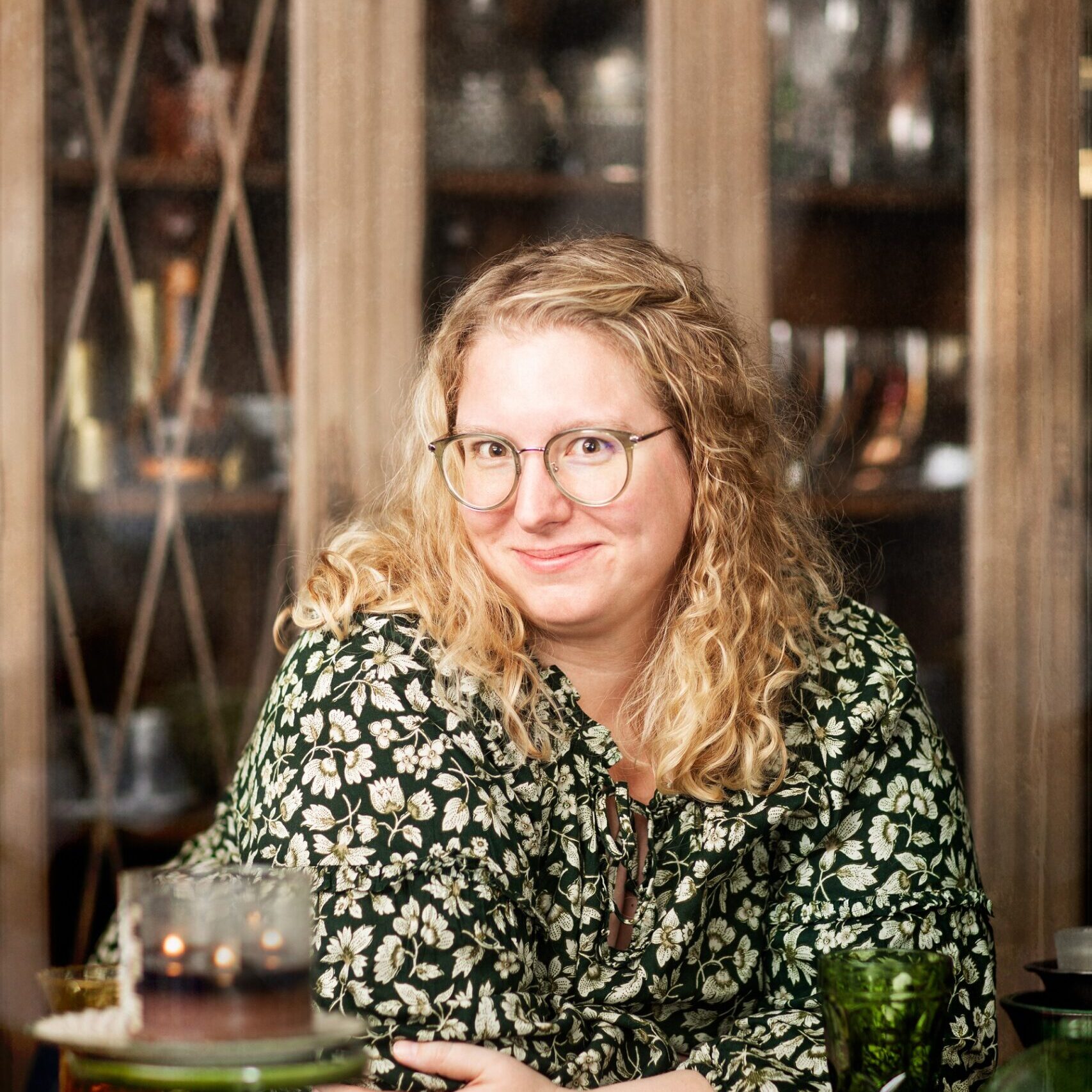 Jenn Milner Content Writer Headshot-Jena Carlin Creative Agency National food and Lifestyle Photographer - 212110_Studio-BTS-Headshots-Jena Carlin_Photography-7791-5-web